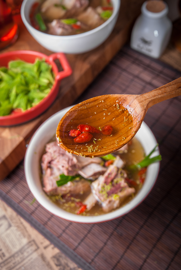 Мясной суп с хвойной пылью. "Макс Фрай" Литературная кухня, из Одессы с морковью, длиннопост, еда, рецепт, кулинария, Макс фрай
