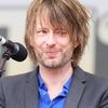 Том йорк. Thom Yorke. Том Йорк радиохед. Вокалист радиохед. Солист группы радиохед.