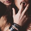 Парень Засунул Девушке Руку Фото