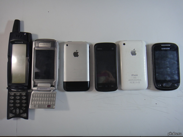     :) -: Ericsson R380 (2000 ), SE P910 (2004 ), iPhone 2G (2007 ), Nokia 5228 (2008 ), iPhone 3GS (2009 ), Samsung S5570 (2011 )