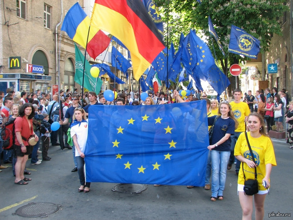 Украинцы надеются на помощь Европы. Тем временем, 65% французов не хотят помогать Украине.По данным опроса, который провел