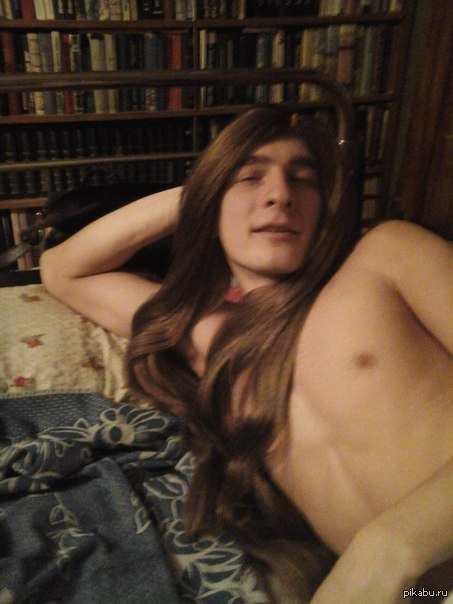 Попросил друга украсить мою стену в ВК сисечками, а он скинул мне своё фото О_о