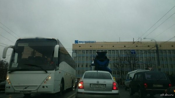 Сколько езжу тут. Все время неправильно читаю. Питер балтийский вокзал.