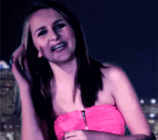 Юную трясет. Юную трясет. Гиф девушки. Юную трясет. Сиерра скай в платье.