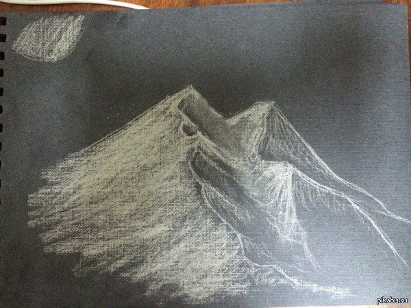 Интересный черный блокнот. учусь рисовать