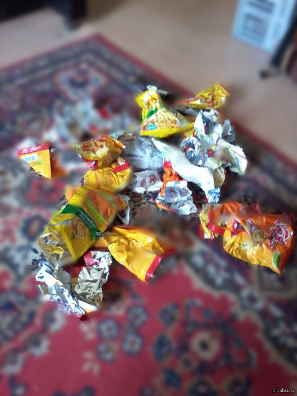 Нашел вот "это" за шкафом :D