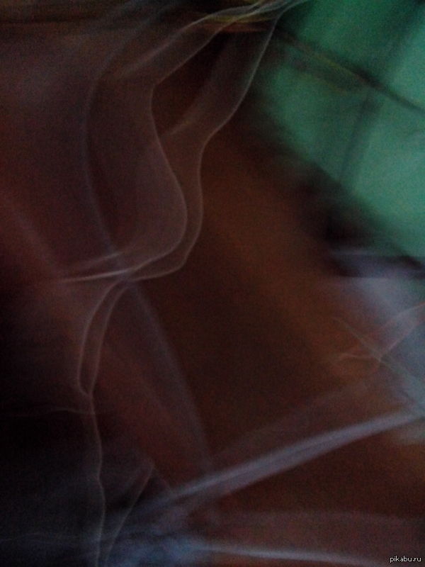 Вот, неся телефон в руке, случайно включил камеру и сделал это фото..