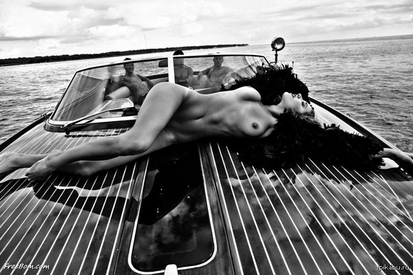 Alyssa Arce Topless on a Boat - NSFW, Моё, Alyssa Arce, Топлесс, Fashion magazine