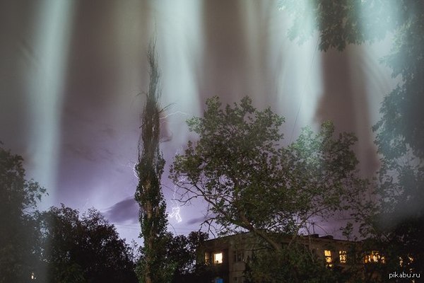 Вчера в Лисичанске творилась вот такая сотона)