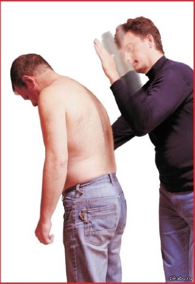 Женская самооборона каблуки. Шлепает. Бьют по ж. Бьют по ж. Женщины бьют мужчин по яйцам.