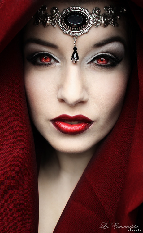 Красная Женщина | Пикабу