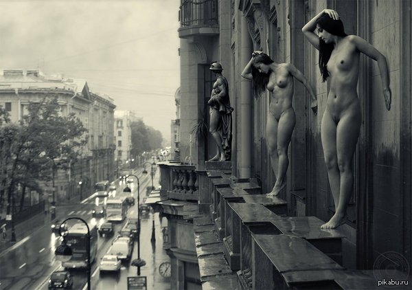 The statues come to life under the St. Petersburg rain. - NSFW, Saint Petersburg, Weather, beauty, Architecture, Town, Monument, Rain, Girls