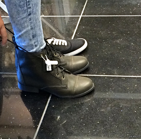 Девушки,вам действительно нравится такое носить? А вы парни как относитесь к девушкам в такой обуви?