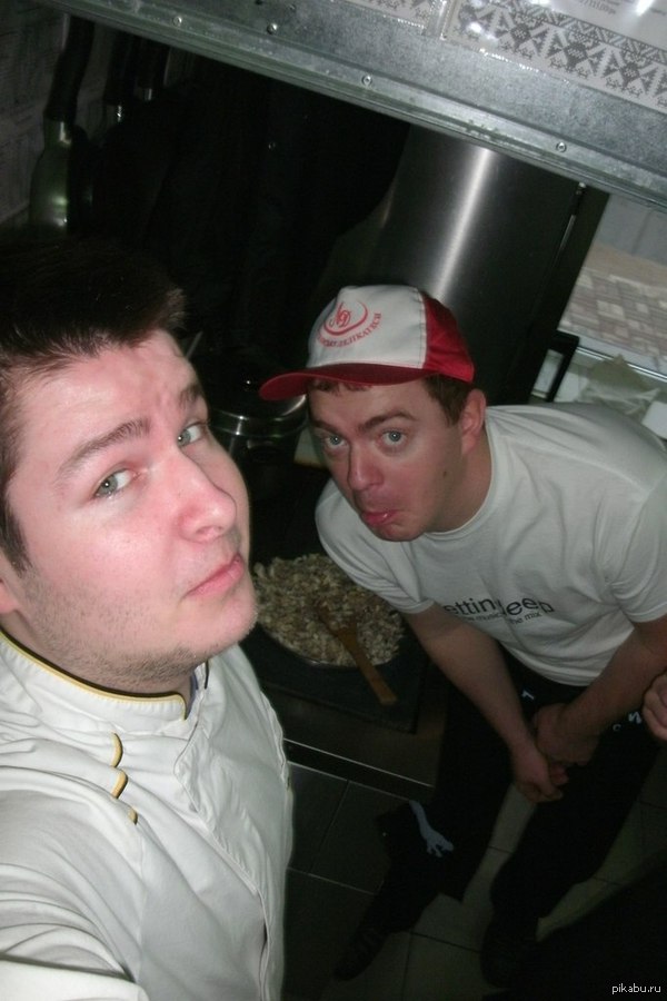 Просматривал старые фотографии, нашел себяшку 2011 года. Смешно стало ...