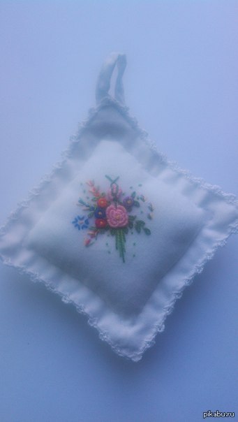 Моя вышитая подушечка | Пикабу