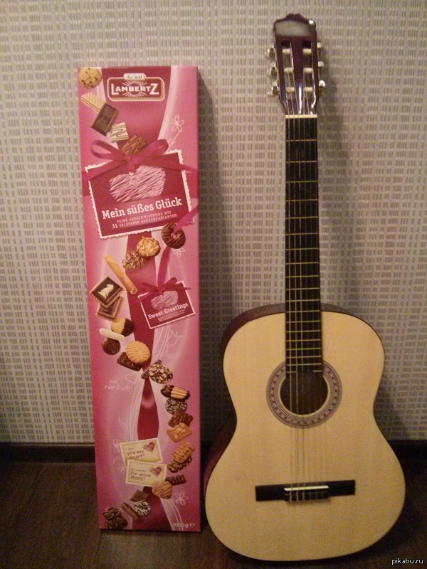 Вчера был в Финляндии, прикупил коробку печенья)