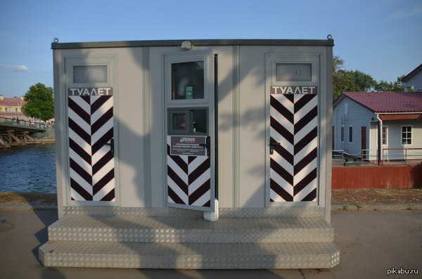 Тардис переехала к Петропавловской крепости.