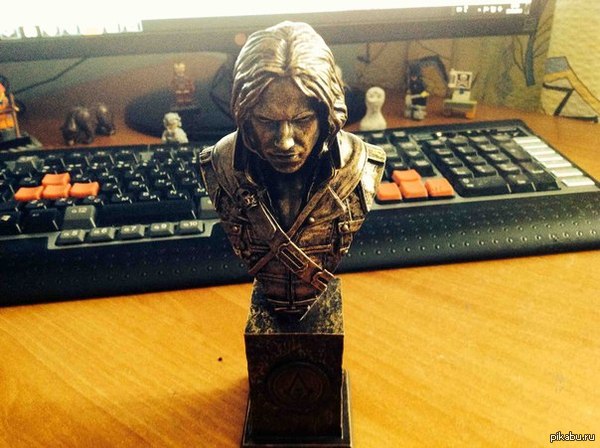     Ubisoft ,      .  (   Assasins creed Blag Flag limitet developer edition)