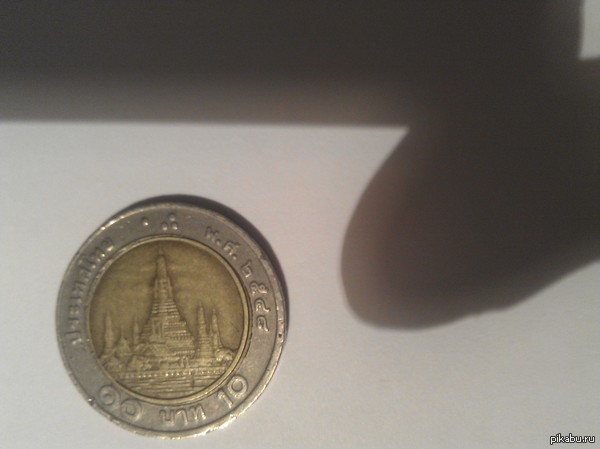 Доброго вечера пикабушники. У меня вопрос к нумизматам. Что это за монета? Нашел в старой швейной машинке.