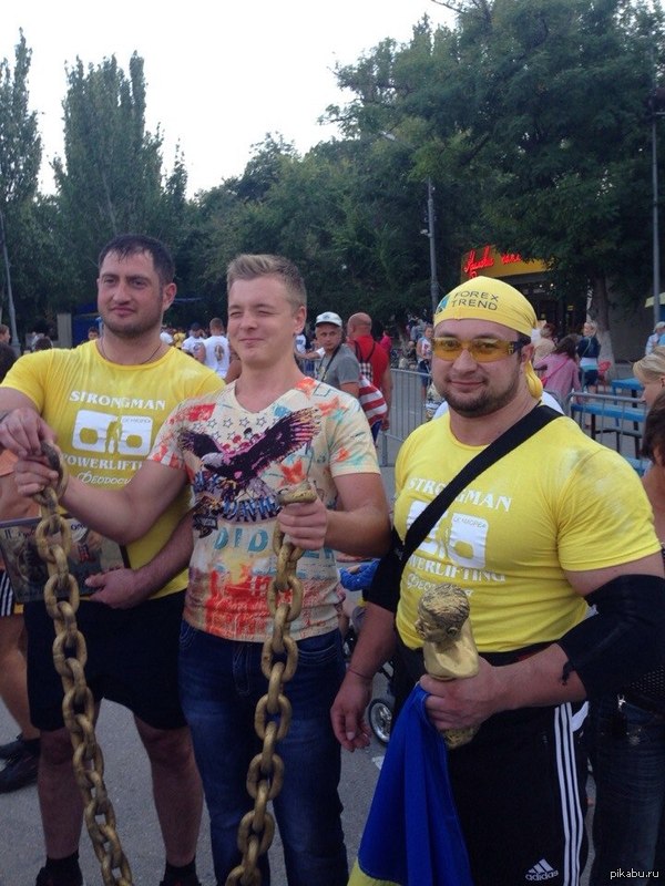 Вчера в Феодосии прошёл Чемпионат по Стронгмену за кубок Поддубного.Я там был.Хотел сделать длиннопост,но руки из того самого места.Вот так.