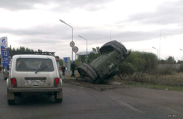 В Омске перевернулся танк в результате ДТП