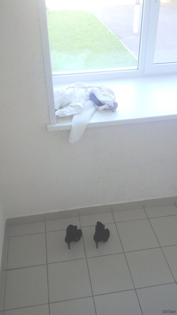 Я просто поднимался вверх по лестнице. Не знаю, что произошло здесь