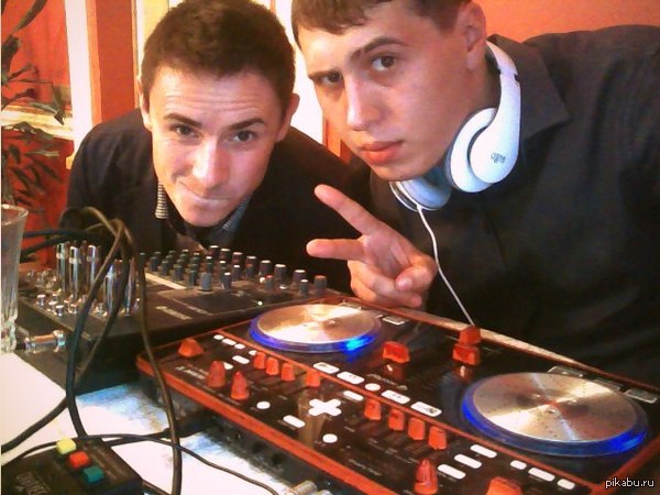   )  DJ.     )