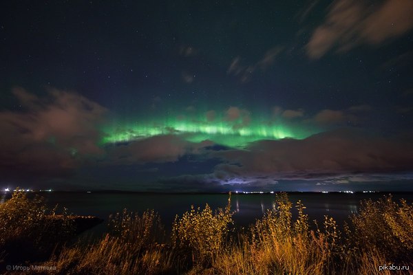 Поздней вечер. Северное сияние.