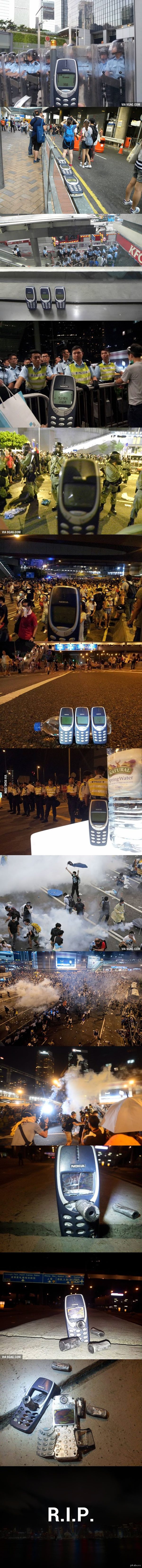 Nokia 3310 vs Hong Kong Police Force... R.I.P. 
