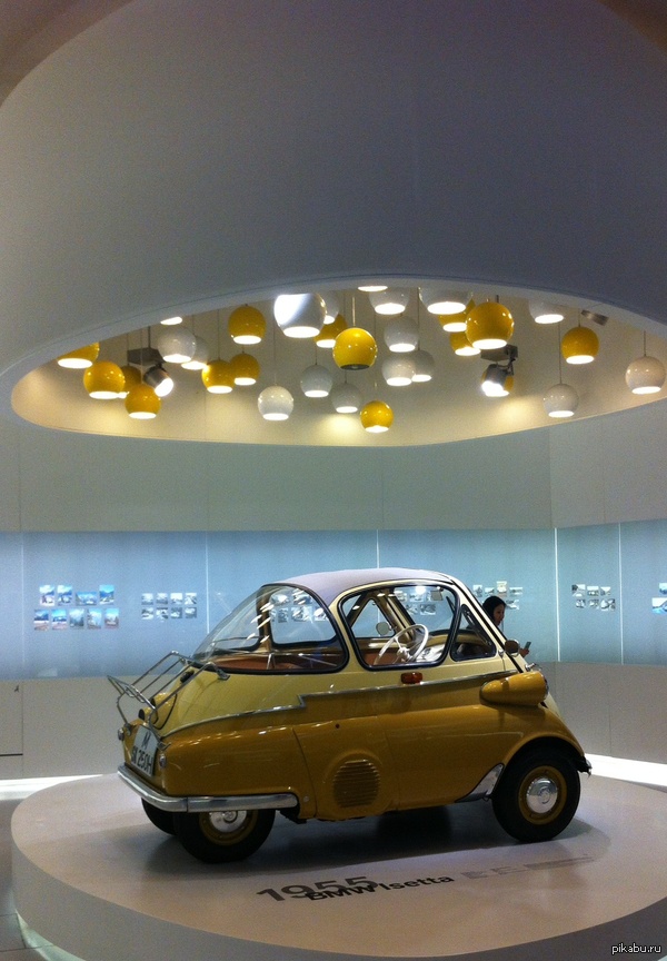     (isetta)      BMW -Museum  )))