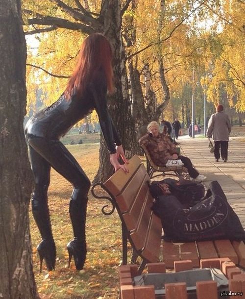 Везде гуляю. Девушка гуляет. Осенняя прогулка. Девушка в парке. Прогулка в парке юмор.