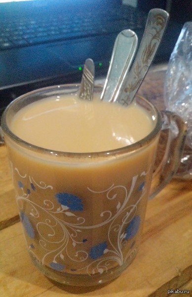 Когда пьем чай братишка кладет мне две с половиной ложки сахара