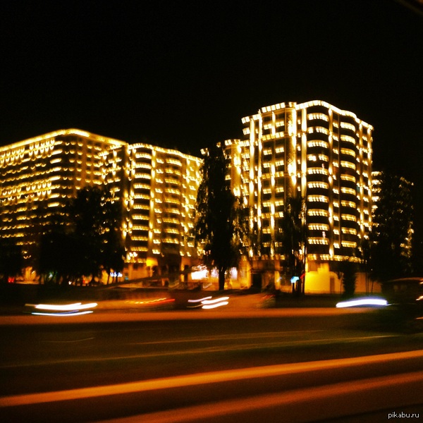 Фотография ночного Баку.