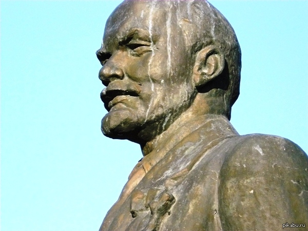 Усраинцы на памятнике Ленину