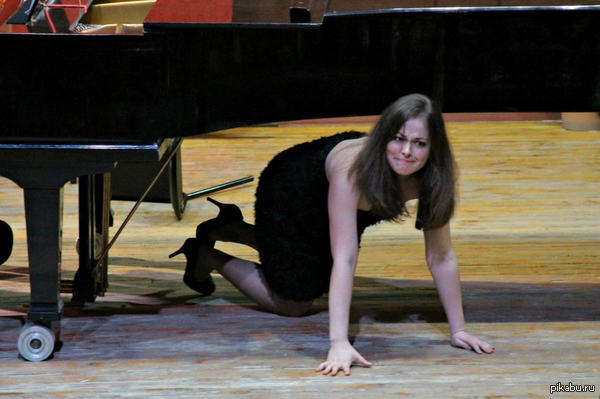 Как же на нём играют ?