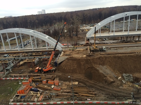 Стройка за окном