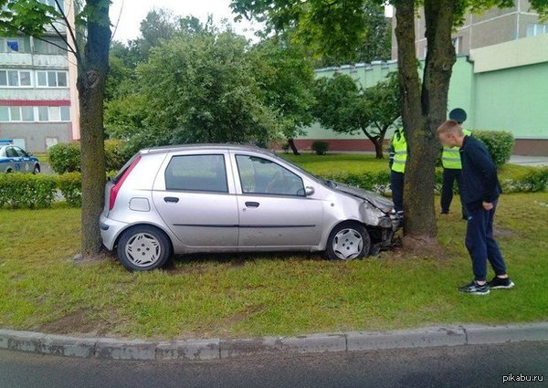 Пьяный "мастер" в Гродно бьет все рекорды компактной парковки