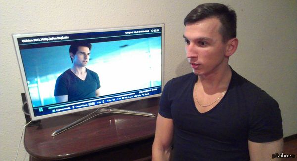 Смотрю "Обливион" и заметил, что Джек Харпер косит под меня)