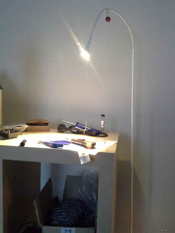 Украсил стол к Новому году.