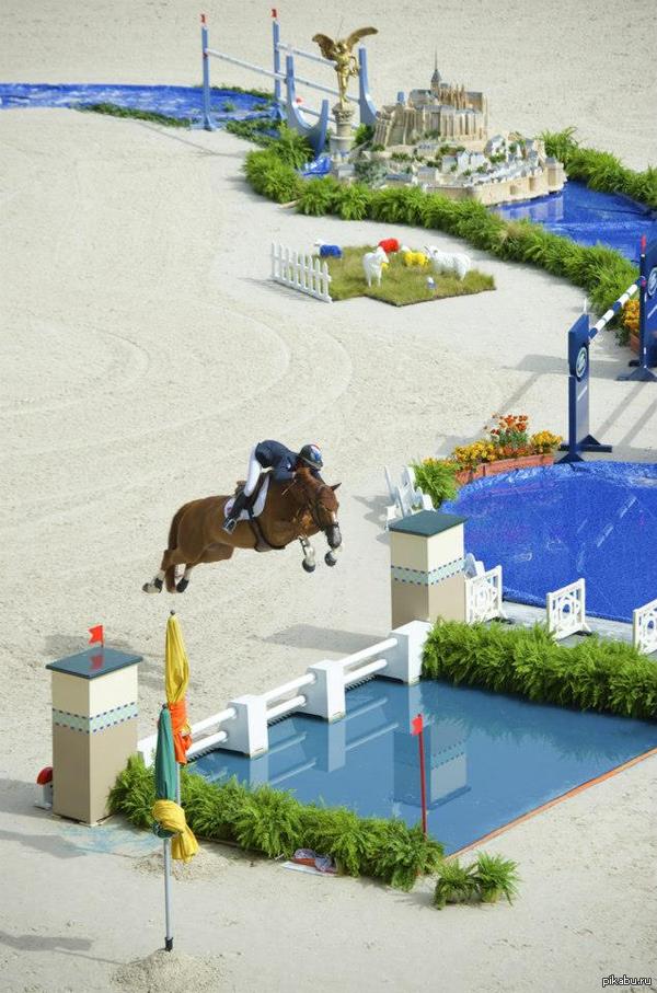 А теперь просто попробуйте представить, что чувствует всадник в такой момент