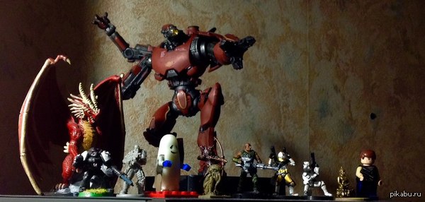 То неловкое чувство когда у тебя на колонке стоит идеальная команда по спасению мира.