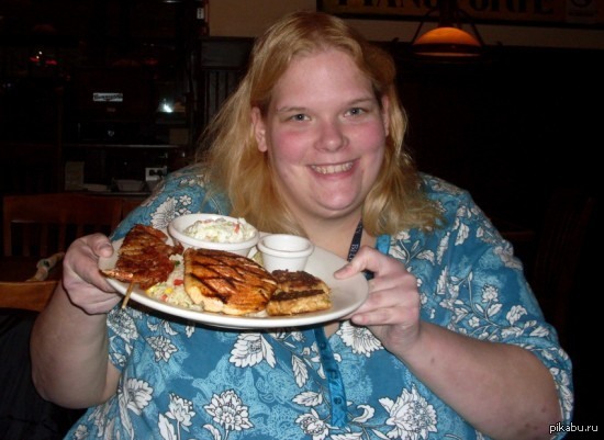 Языком толстух. Толстушка с едой. Жирные девушки с едой. Толстушка с пирожками.