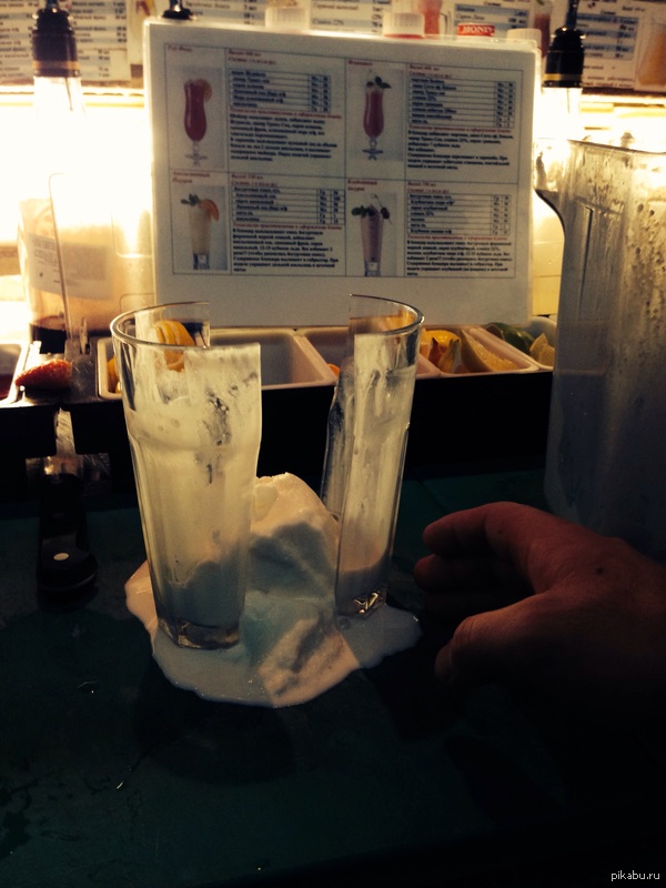 Делал коктейль щас на работе🙀