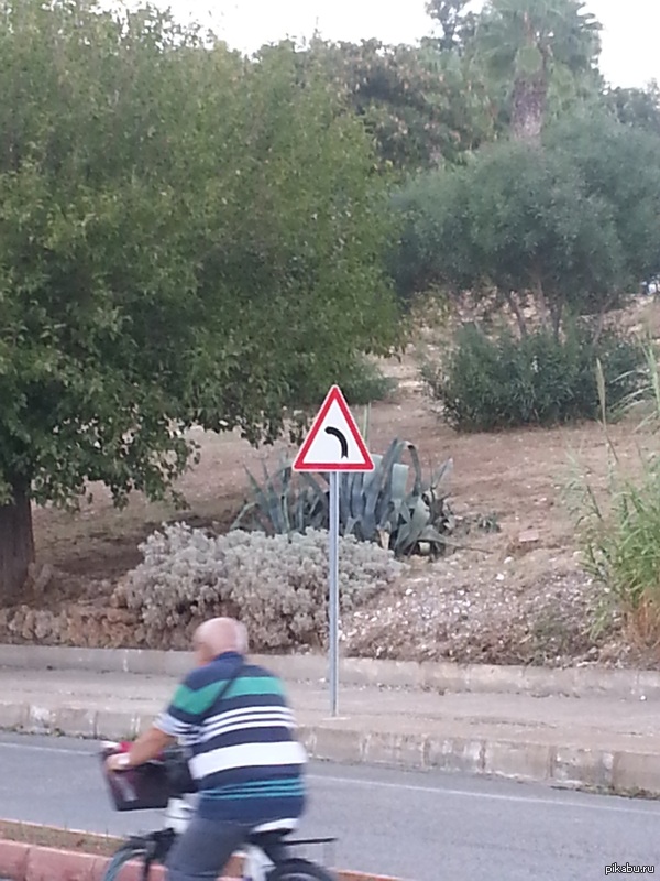 Road sign sharp turn - Turkey - My, Road sign, Turkey, Tourism, Traffic rules, Signs, The photo