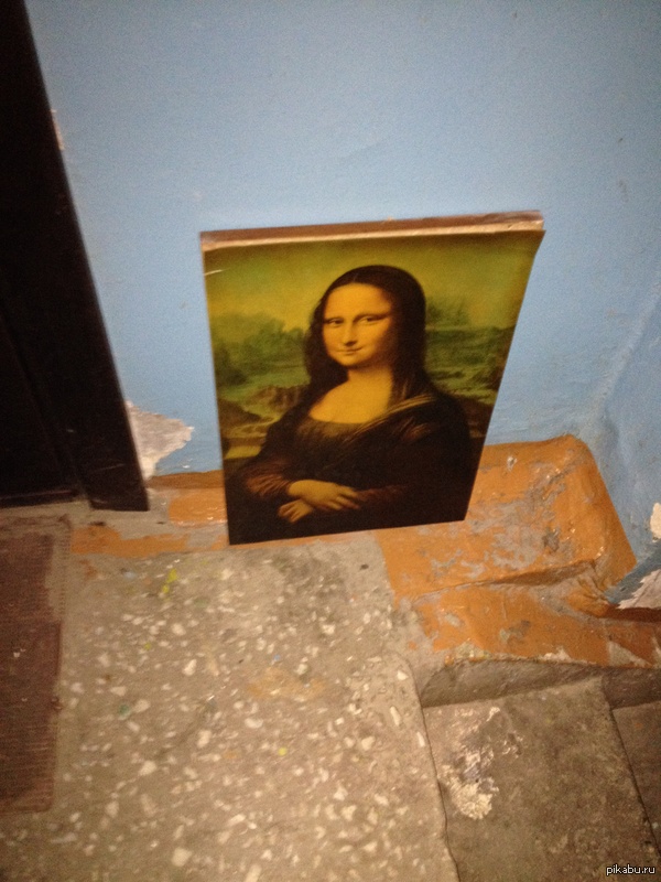 Уходил от подруги , и увидел в подъезде это