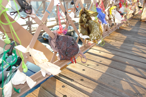 Money can't buy me love