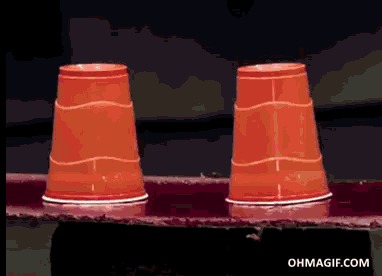 Line-x покрыли пластиковые стаканчики, и поставили на них борца сумо.