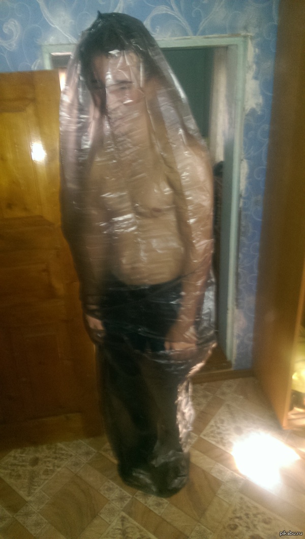 Пока я спал, друзья убирались после вечеринки...