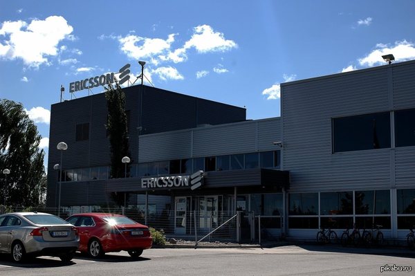 В Таллине, на заводе Эриксон, работники поздравили коллег с Днём защитника Отечества. Начальство начало внутреннее расследование