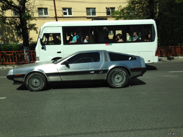 Астрологи объявили месяц DeLorean...